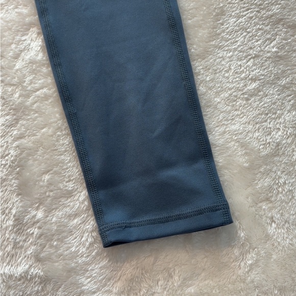 NWOT Fabletics Motion365 Leggings in Dark Blue - Picture 4 of 13